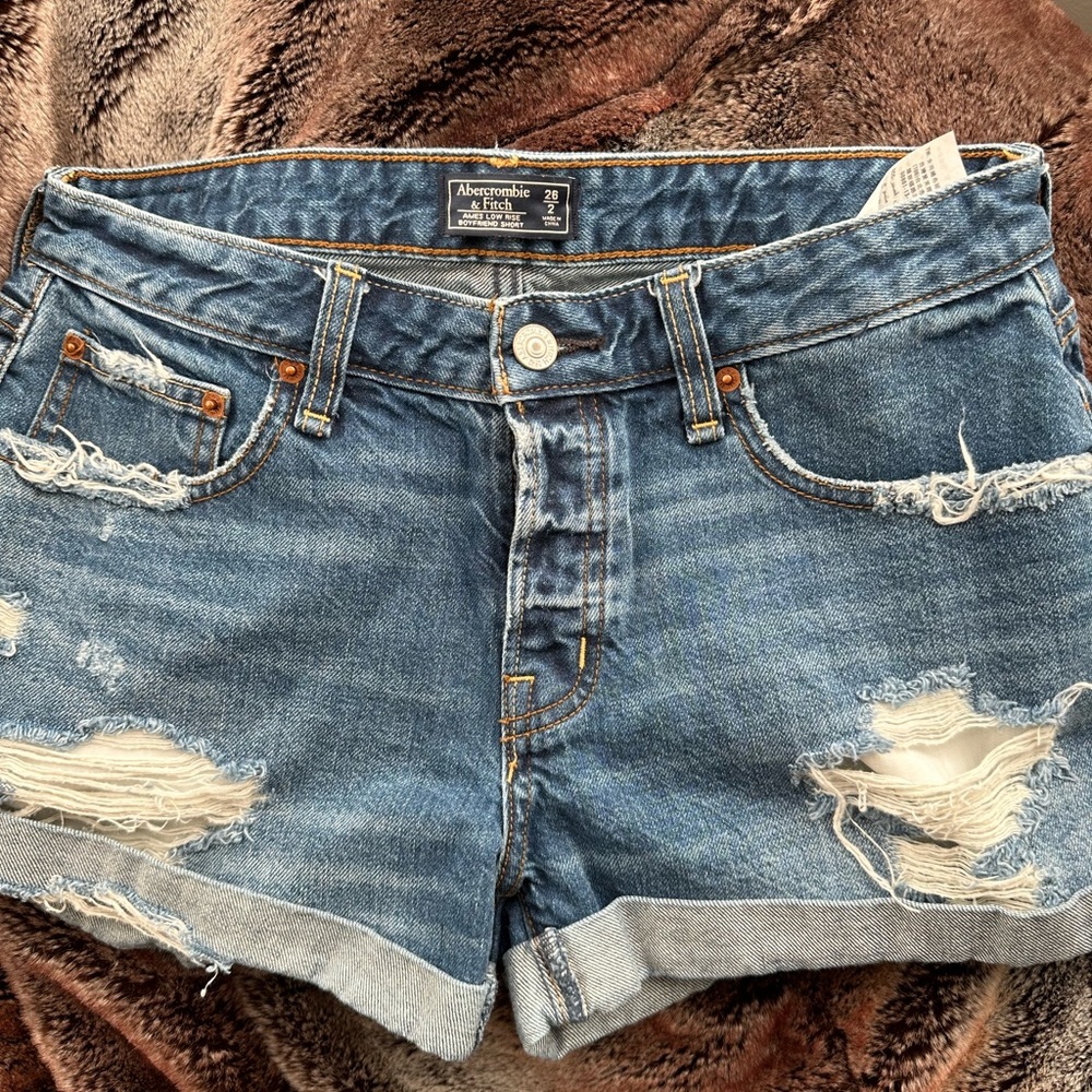 Abercrombie and Fitch Jeans Short. Low Rise. Boyfriend. Dark blue jean.